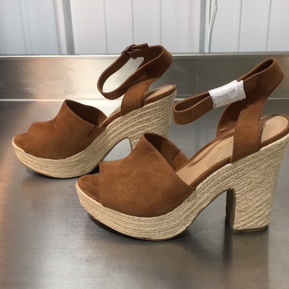 New No Box Woman’s Sun + Stone Heeled Sandals - Picture 3 of 5